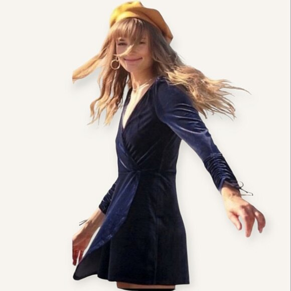 URBAN OUTFITTERS- Surplice Velvet Romper Skort Jumper in Indigo- M - Picture 3 of 16